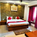 Swimmimg Pool - Hotel Santosh Residency Puri - All Room Fully Air- Conditioned With Lift - Wifi - Parking And Children Play Ground - Best Luxury Budget Stay