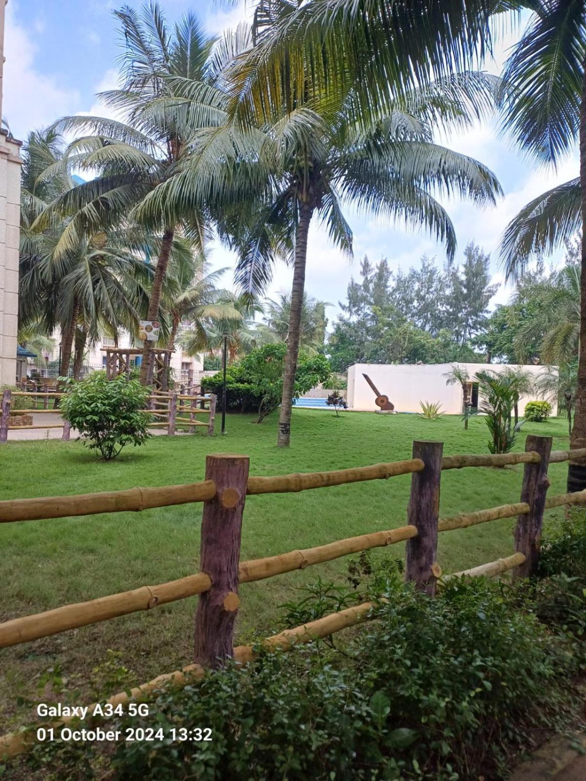Hotel Swimmimg Pool - Santosh Residency - All Fully Air- Conditioned With Lift - Wifi - Parking And Children Play Ground - Best Luxury Budget Puri
