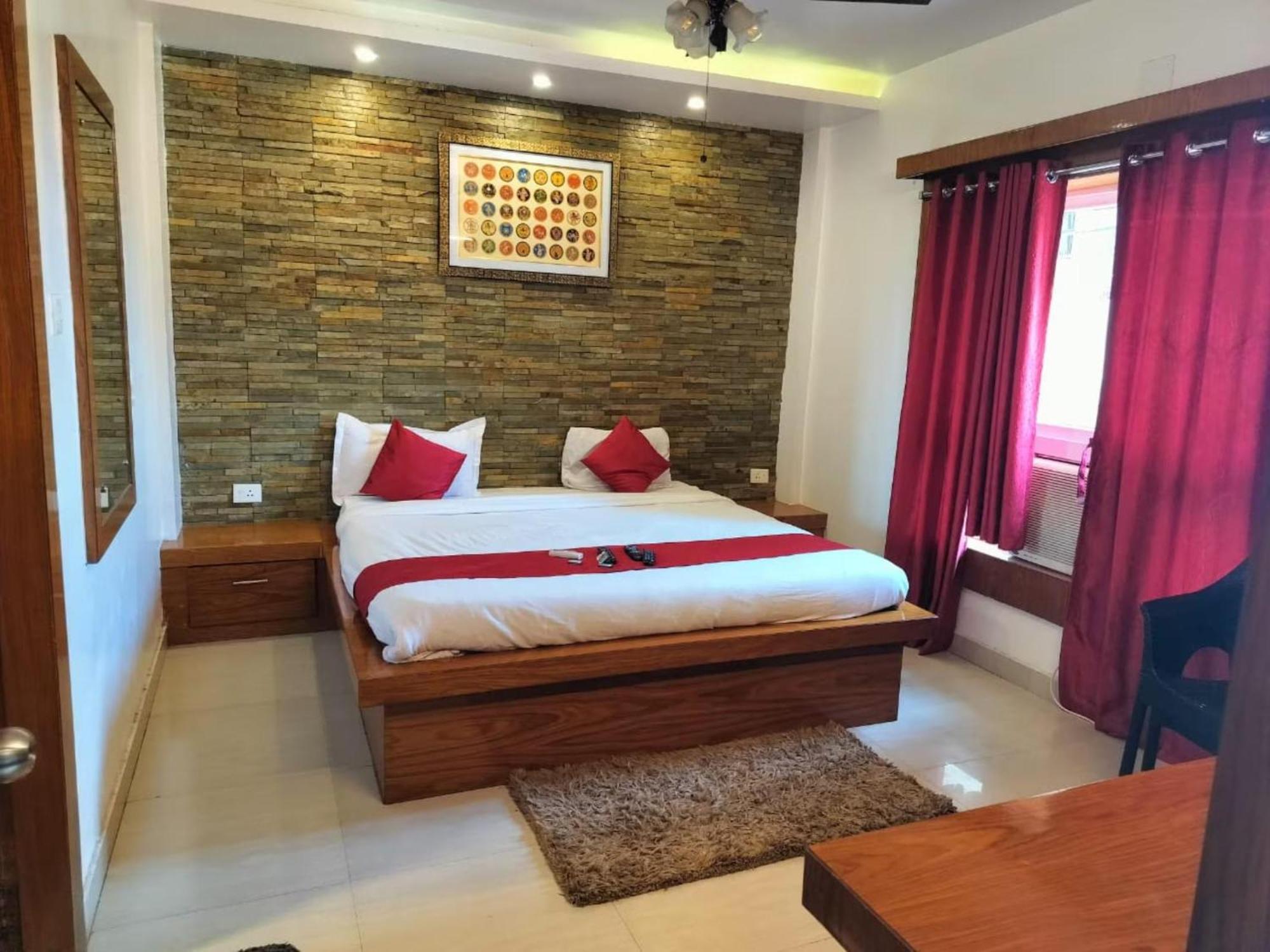 Swimmimg Pool - Santosh Residency - All Fully Air- Conditioned With Lift - Wifi - Parking And Children Play Ground - Best Luxury Budget 4* Puri