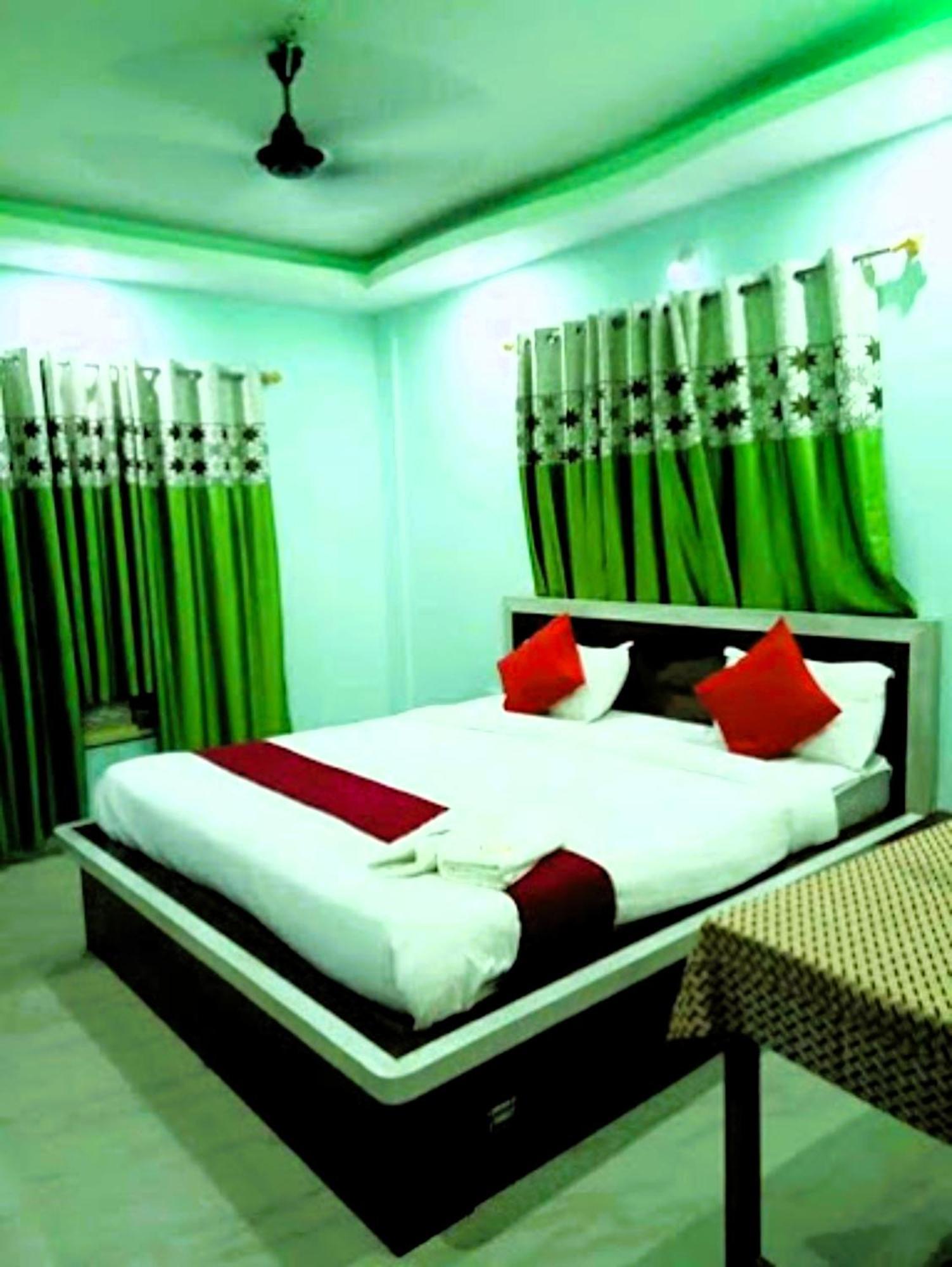 Swimmimg Pool - Santosh Residency - All Fully Air- Conditioned With Lift - Wifi - Parking And Children Play Ground - Best Luxury Budget Puri