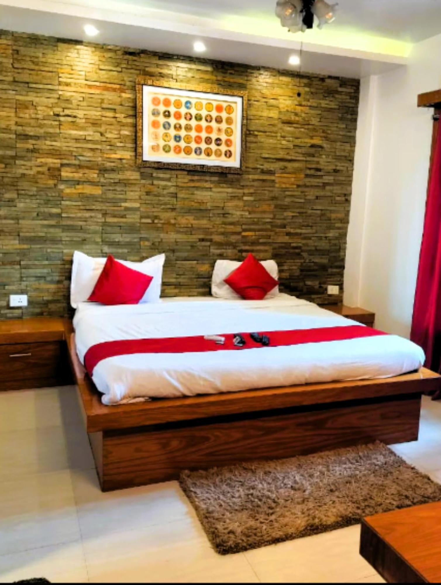 Hotel Swimmimg Pool - Santosh Residency - All Fully Air- Conditioned With Lift - Wifi - Parking And Children Play Ground - Best Luxury Budget