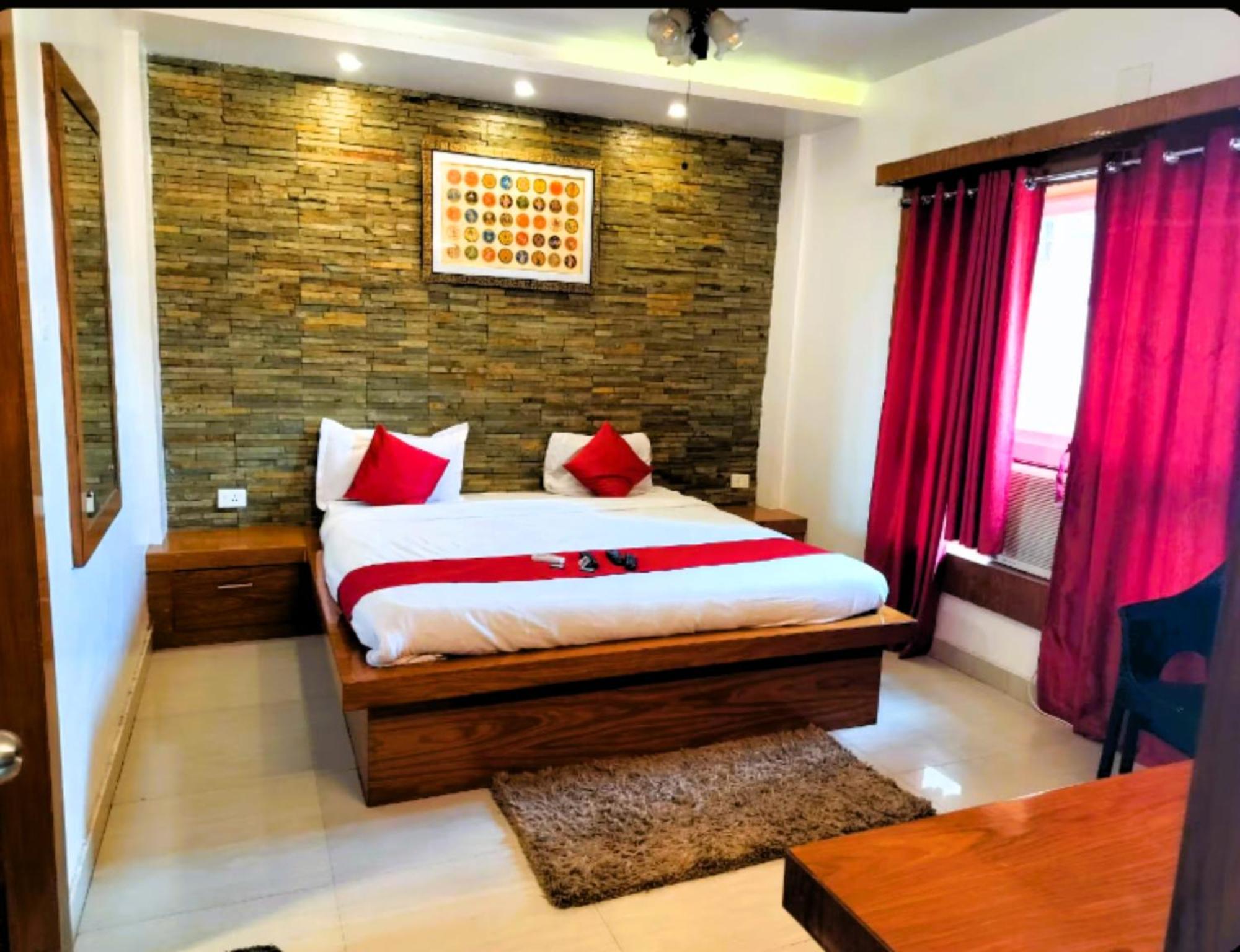 Swimmimg Pool - Santosh Residency - All Fully Air- Conditioned With Lift - Wifi - Parking And Children Play Ground - Best Luxury Budget 4*